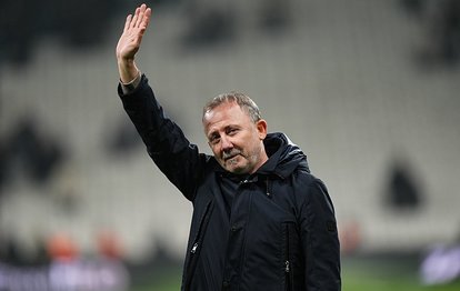 "Beşiktaş'ta Kiralık Oyuncular İçin Kritik Karar Anı: Kimler Kadroya Dâhil Olacak?"