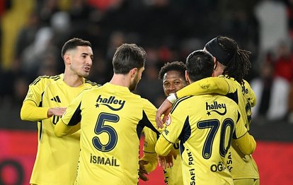 "Fenerbahçe Ev Sahasında: Tedesco'nun Samsunspor Onbiri ve Sakatlık Endişesi"