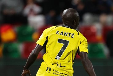 "Fenerbahçe'nin Yeni Transfer Hedefi: Ajax'ın Gözdesi Kante Bekleniyor"