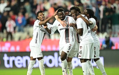"Gaziantep FK, Antalyaspor'u Dört Golle Deplasmanda Devirdi!"