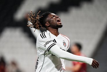 "Süper Lig Heyecanı: Beşiktaş ve Konyaspor'un Kıyasıya Mücadelesi Canlı Yayında!"